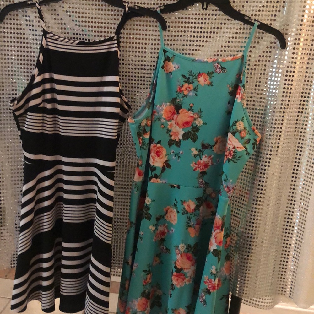 5/$20🎀Two cute fun summer dresses. - Picture 1 of 4